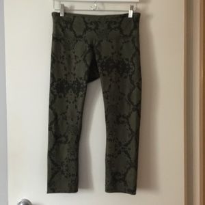 Lululemon Wunder Under Crop III *Full-On Luon Ziggy Snake Fatigue Green Pants 8